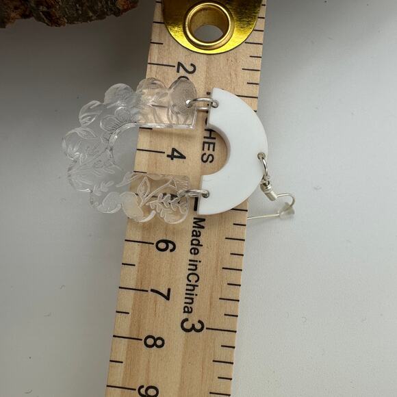 White Scalloped Dangle Earrings Acrylic Lace Engraved - Picture 2 of 3